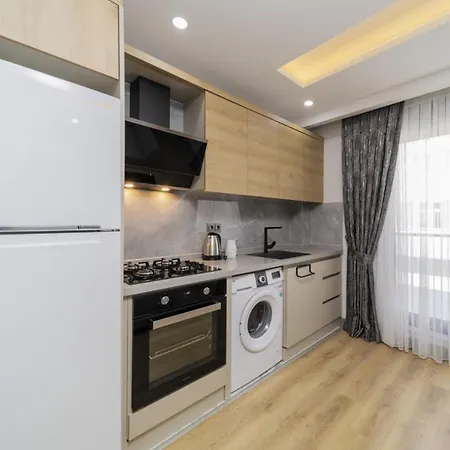 Chic Flat With Central Location In Muratpasa Appartement